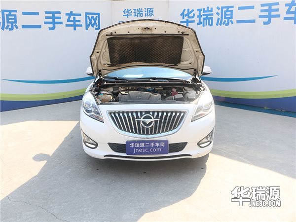 白色海马福美来,大方时髦,扎实稳健