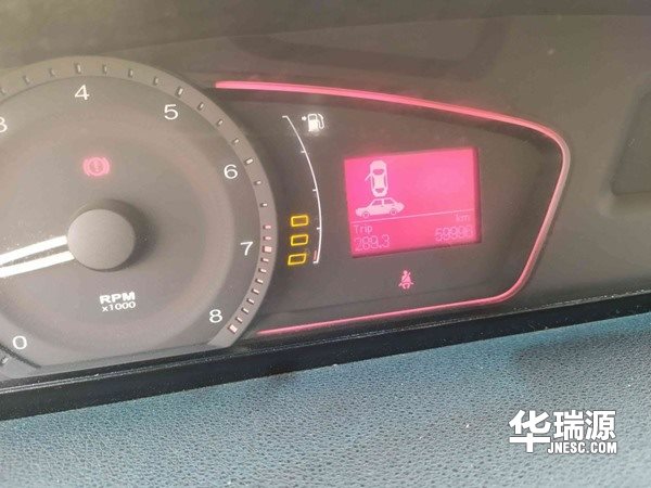 4万元买荣威550,车内空间大,动力强劲