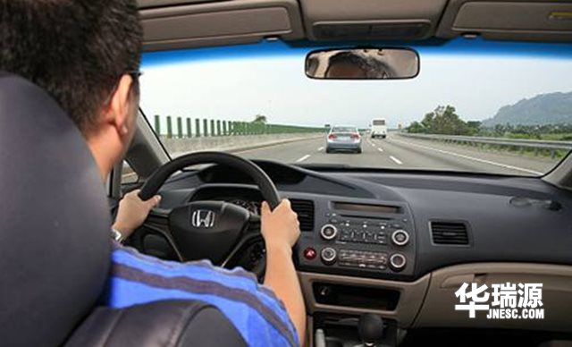 高速上开车“五大忌讳”,请花一分钟看一下,牢记在心