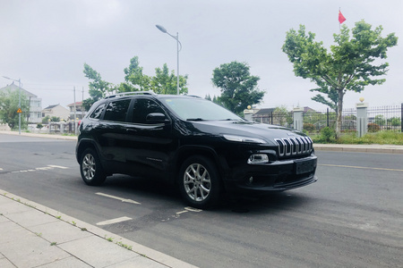 泰州二手Jeep自由光 2017款 2.0L 两驱 优越版