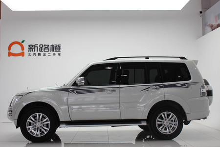 泰安二手三菱帕杰罗 2018款 帕杰罗97 GLS3.8L 五门中东版 天窗自动