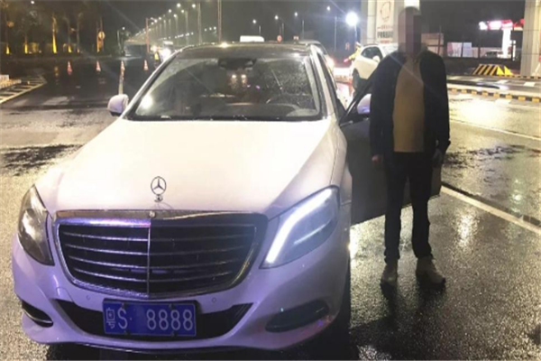东莞老板开“8888”奔驰访友,刚到珠海就被刑事拘留!