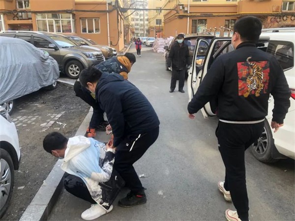 打击非法拆解：哈尔滨警方打掉一专偷汽车三元催化器的偷窃团伙